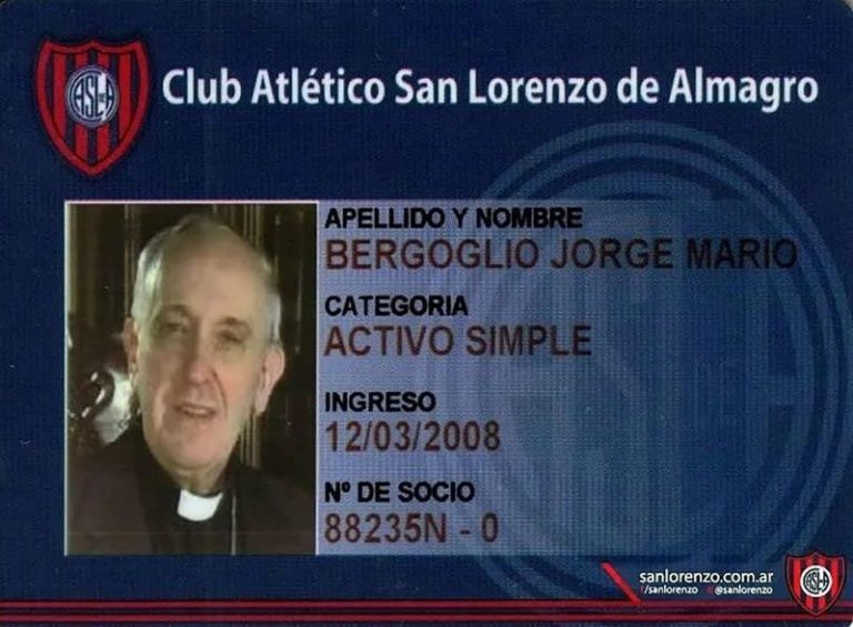 The ‘destiny’ hidden in Pope Francis’ soccer club card