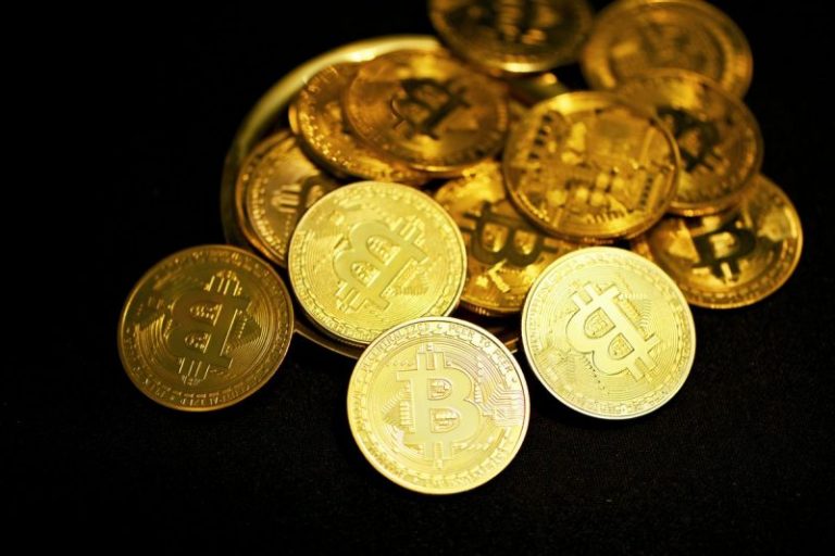 Crypto Market Update: Dormant Whale Offloads US$2.7B in Bitcoin, Market Cap Drops Below US$4T