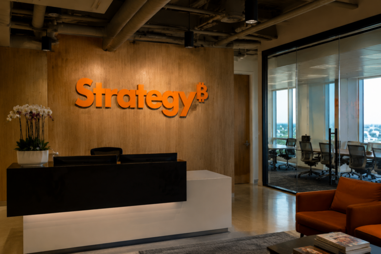 Strategy (MSTR) stock gains after resuming Bitcoin purchases after 10 weeks