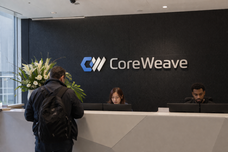 CoreWeave stock flashes a warning sign despite strong revenue growth