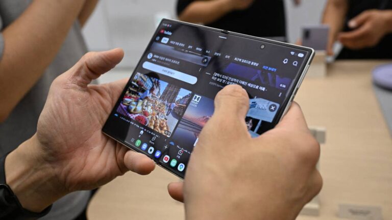 Samsung is shutting down two apps it once bragged about